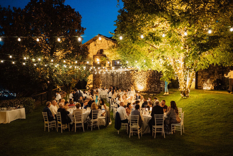 Castello di Rossino di sera -wedding party